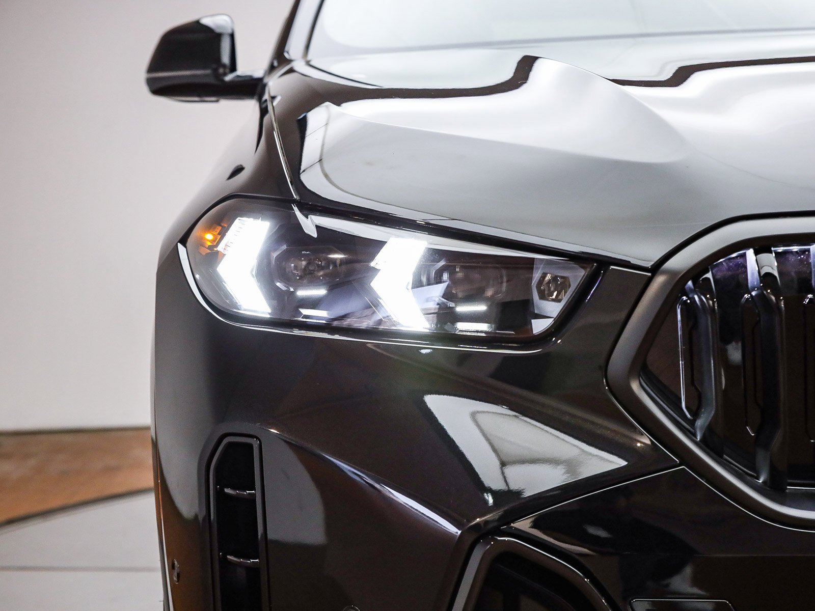 New 2026 BMW X6 xDrive40i w/ Climate Comfort Package image 5