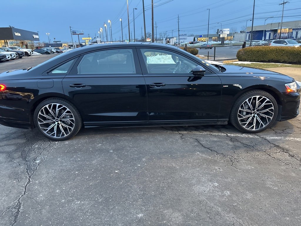Used 2023 Audi A8 L 3.0T image 3