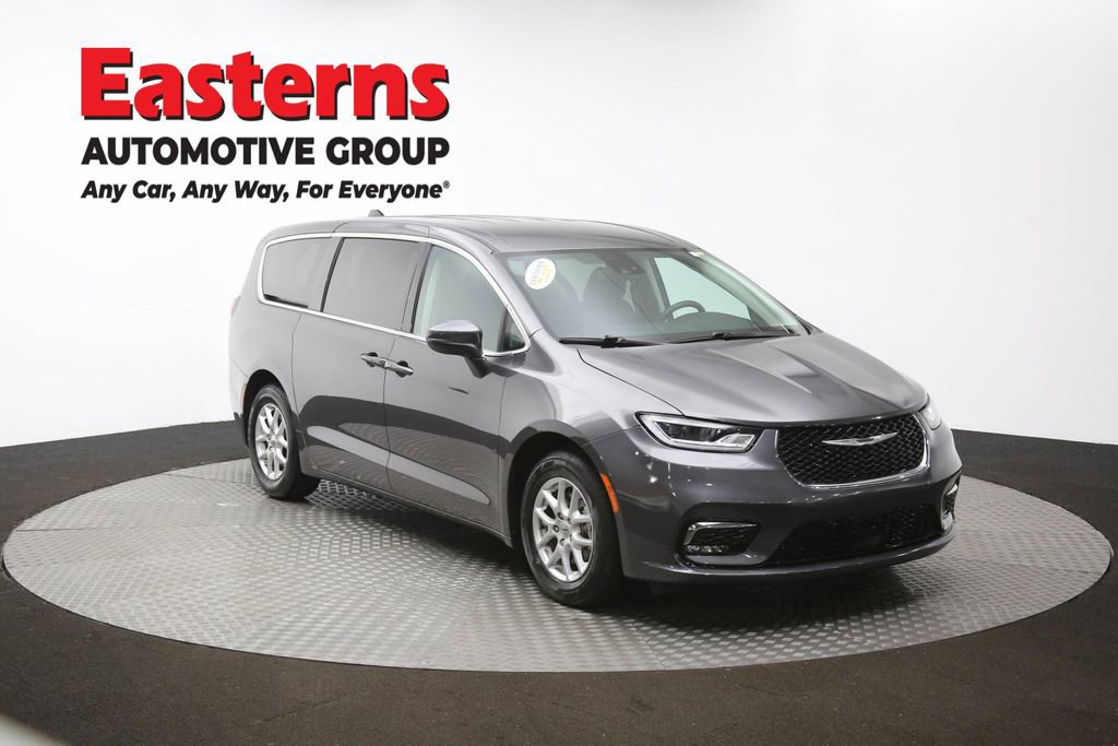 Used 2023 Chrysler Pacifica Touring-L FWD image 52
