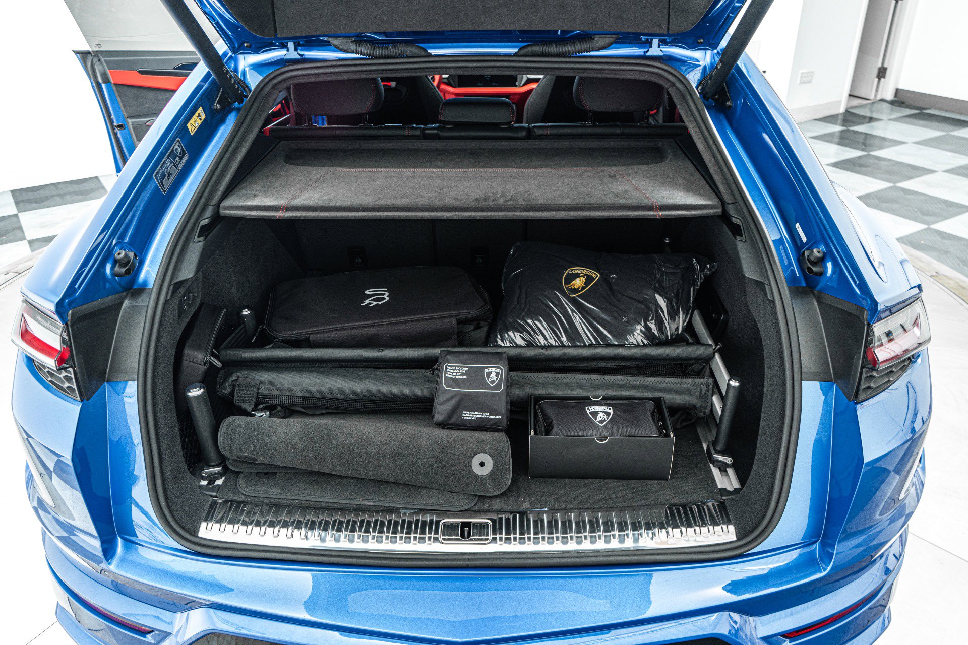 Used 2025 Lamborghini Urus SE image 19