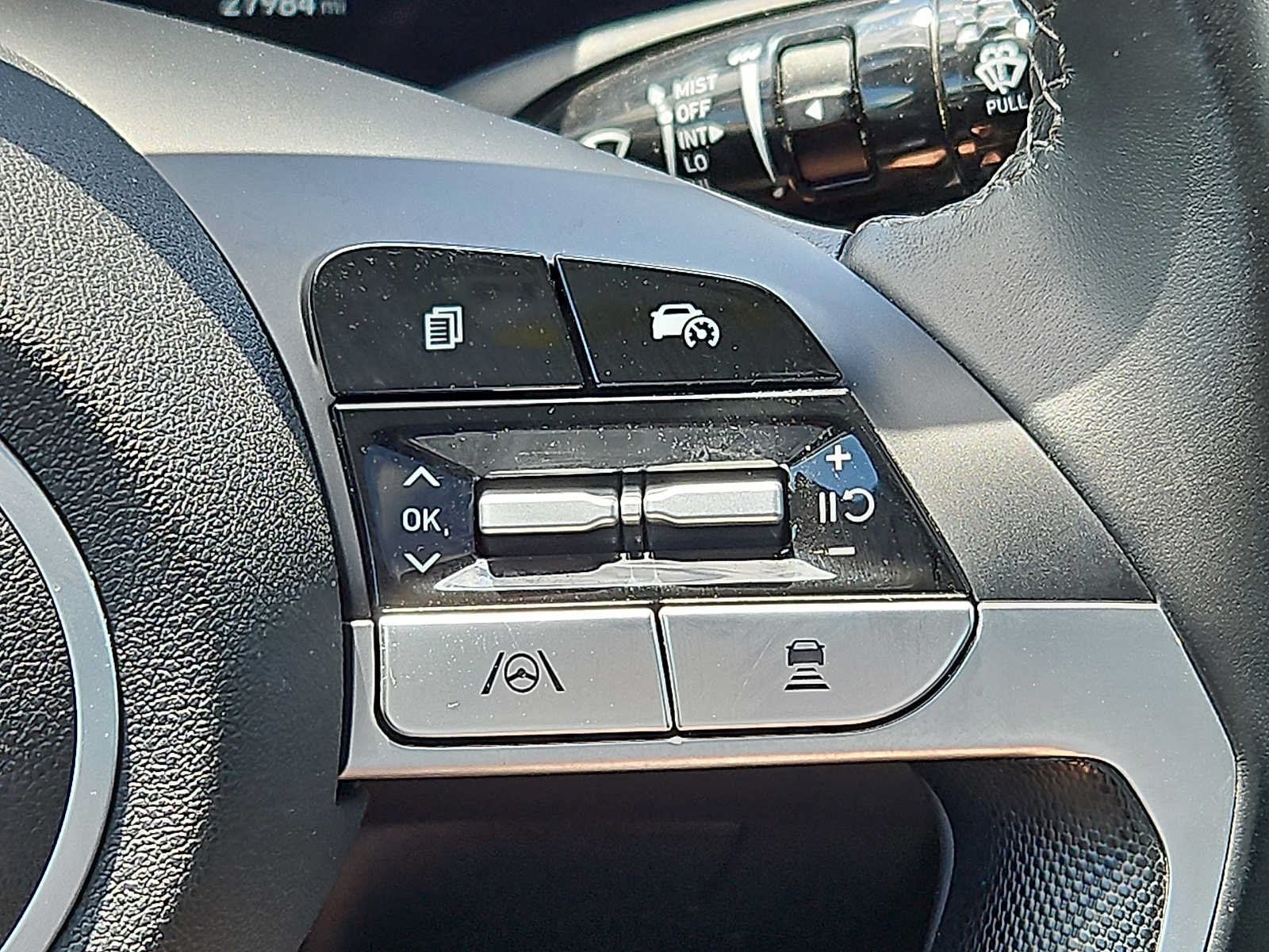 Used 2025 Hyundai Elantra SEL FWD image 23