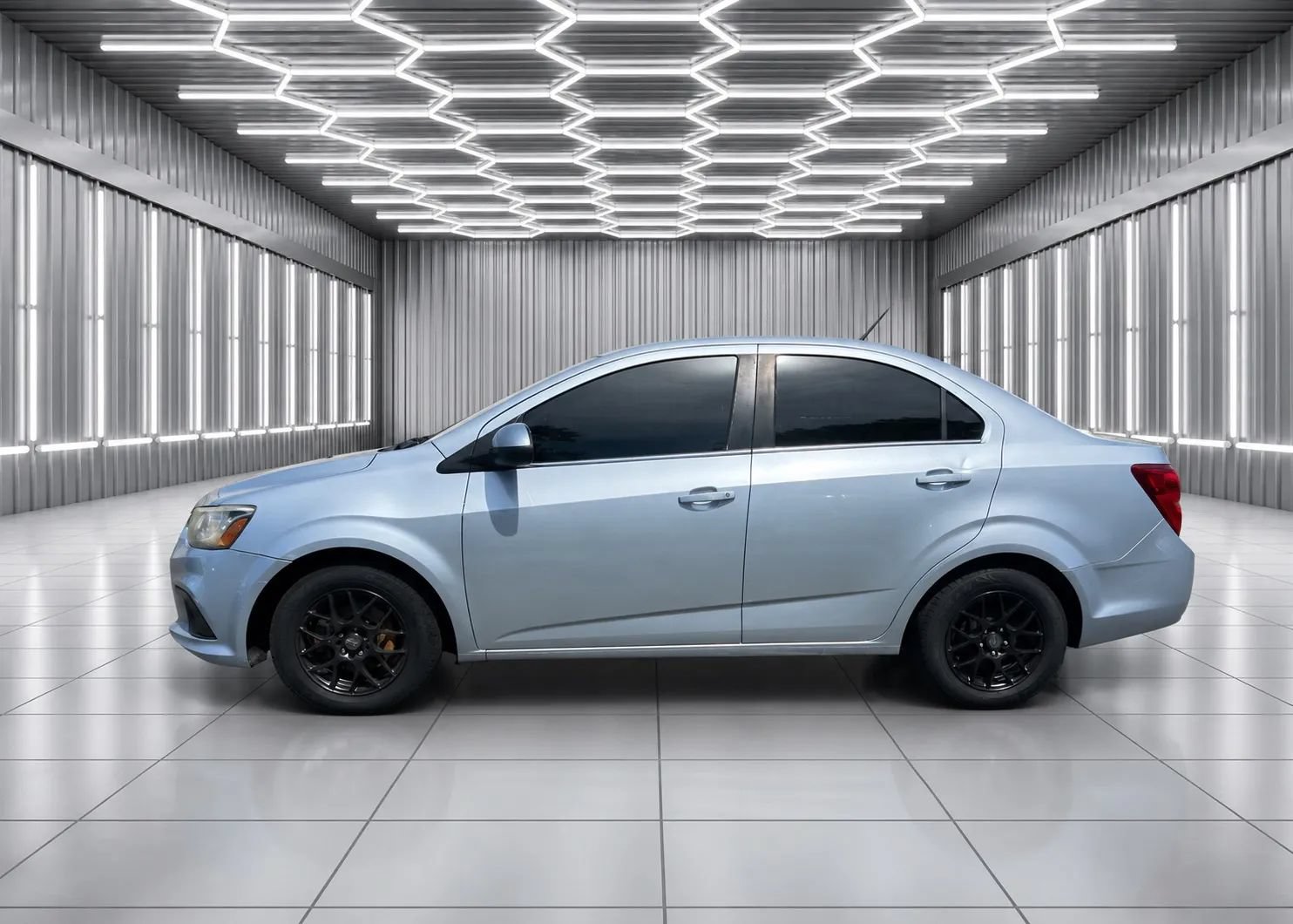 Used 2017 Chevrolet Sonic LT FWD image 2