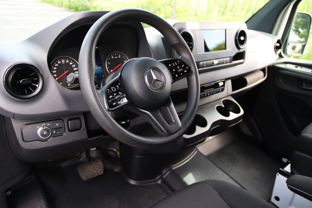 Used 2024 Mercedes-Benz Sprinter 2500 image 13