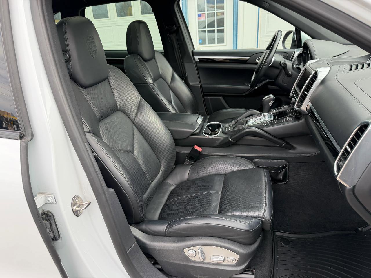 Used 2014 Porsche Cayenne Platinum Edition image 19