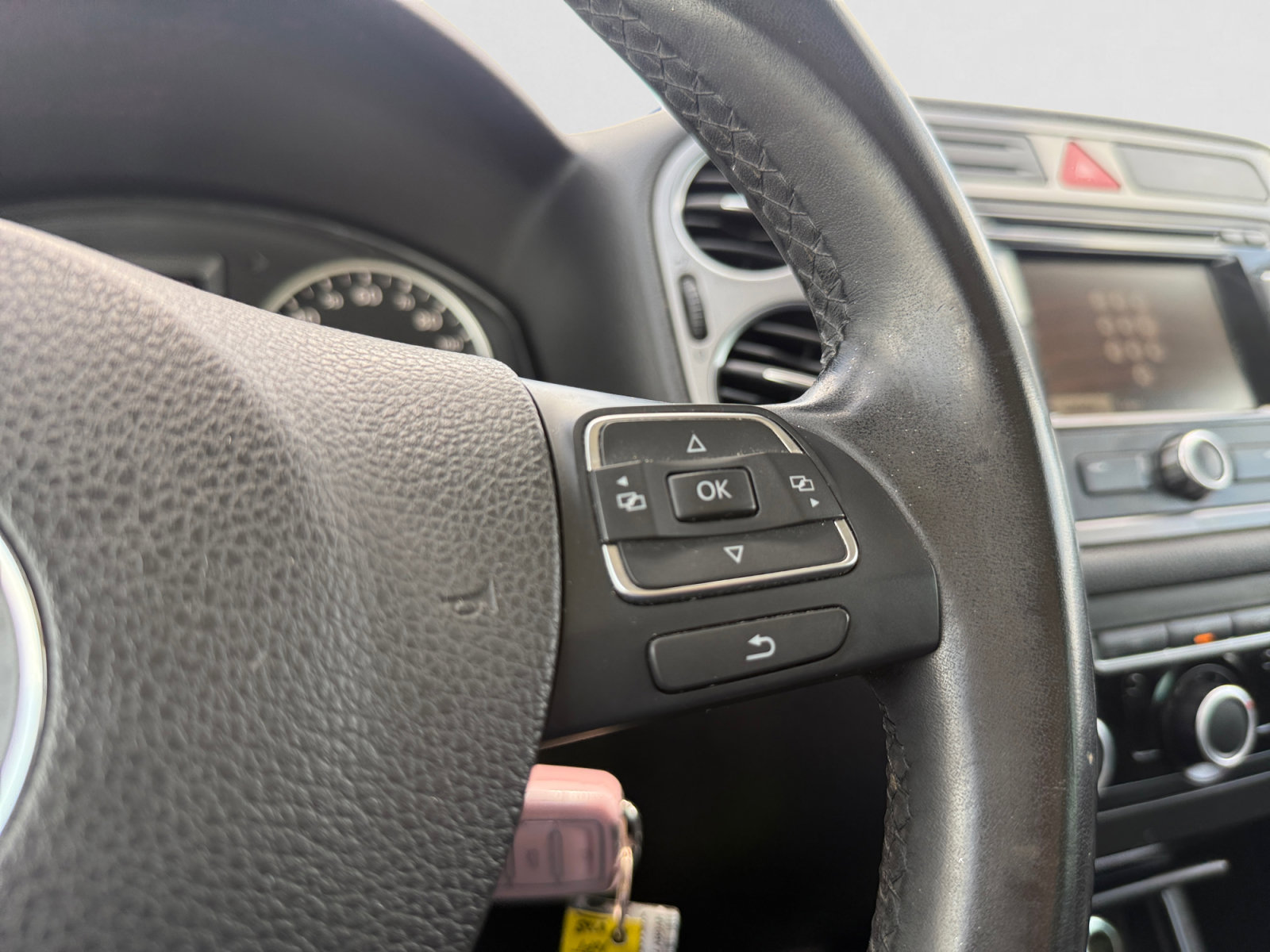 Used 2011 Volkswagen Tiguan 2WD image 20