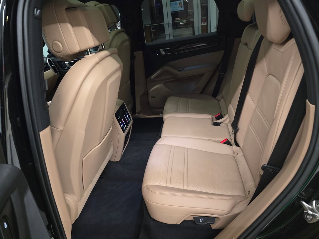 Used 2023 Porsche Cayenne image 30