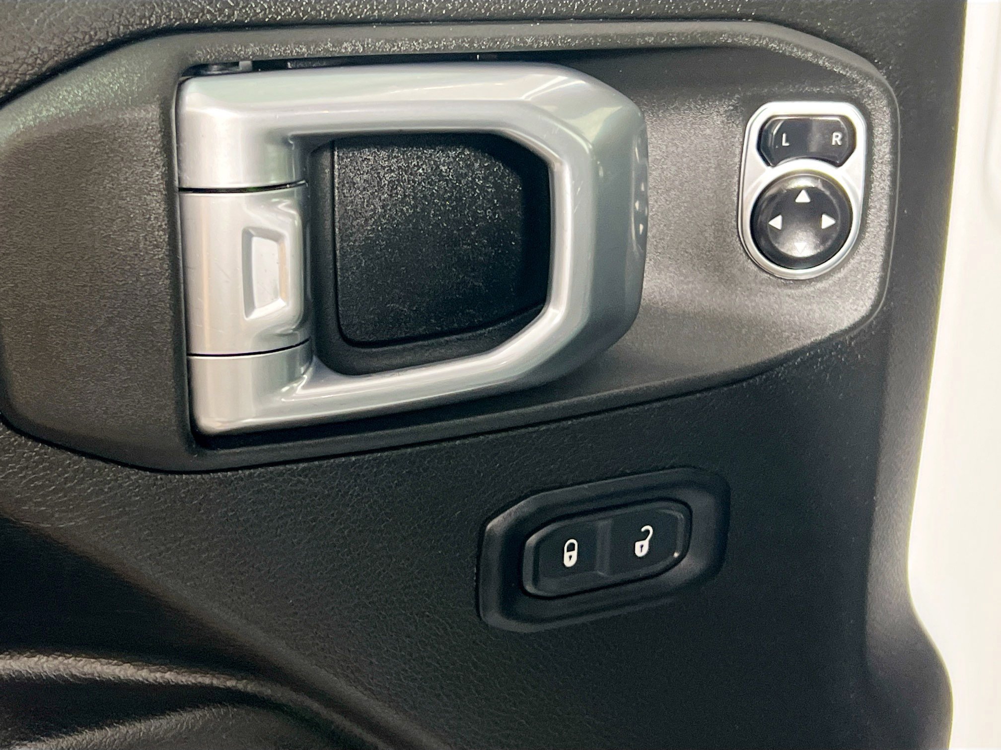 Used 2024 Jeep Wrangler Unlimited Rubicon image 16