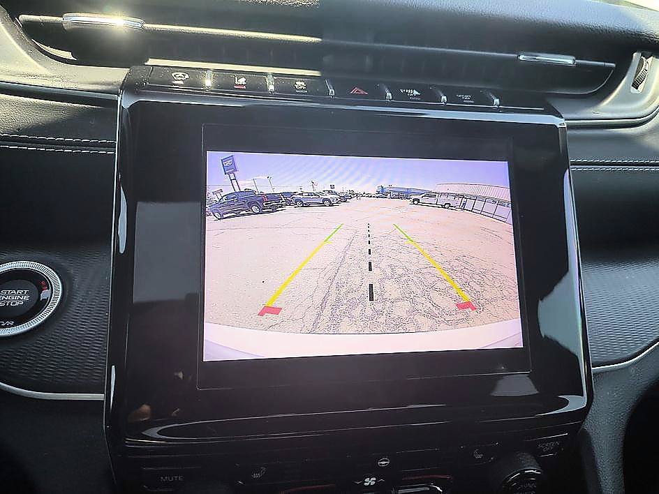Used 2023 Jeep Grand Cherokee L Altitude AWD/4WD image 21