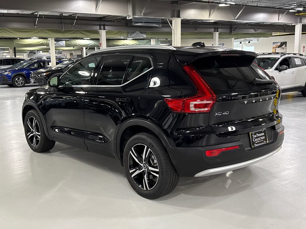 Used 2025 Volvo XC40 B5 Core AWD/4WD image 4