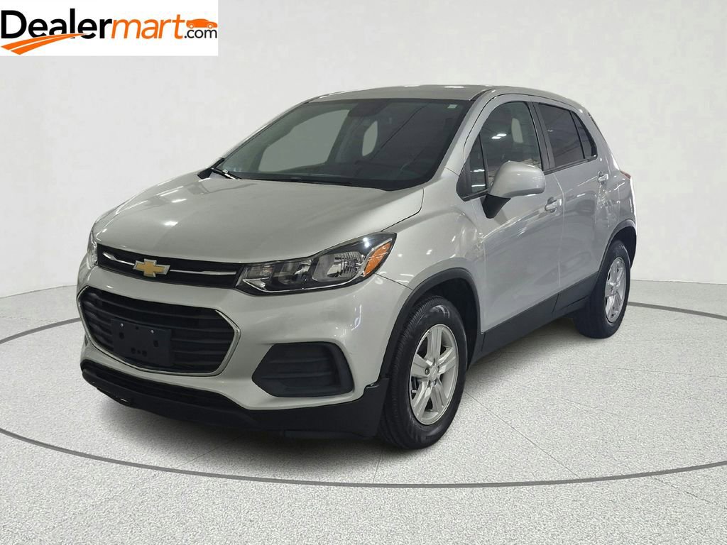 Used 2022 Chevrolet Trax LS w/ Tint and Cruise Package FWD image 1