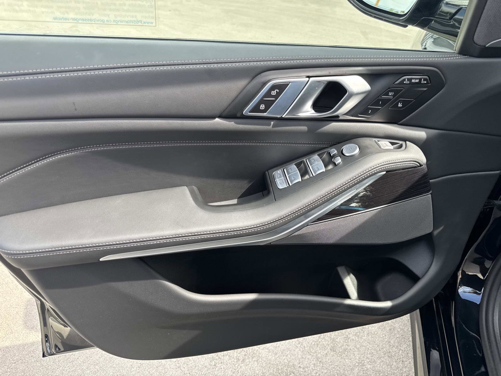 Used 2025 BMW X7 xDrive40i w/ M Sport Package image 15