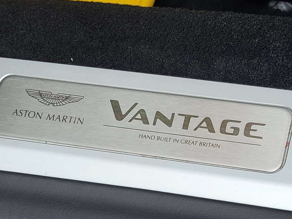 Used 2023 Aston Martin V8 Vantage Coupe RWD image 11