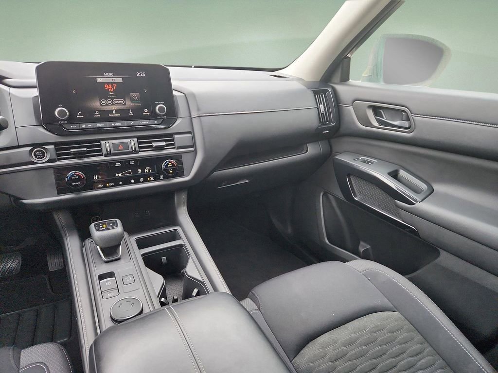 Used 2023 Nissan Pathfinder S image 12