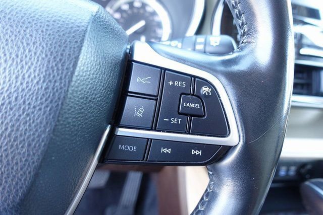 Used 2022 Toyota Highlander Limited image 16