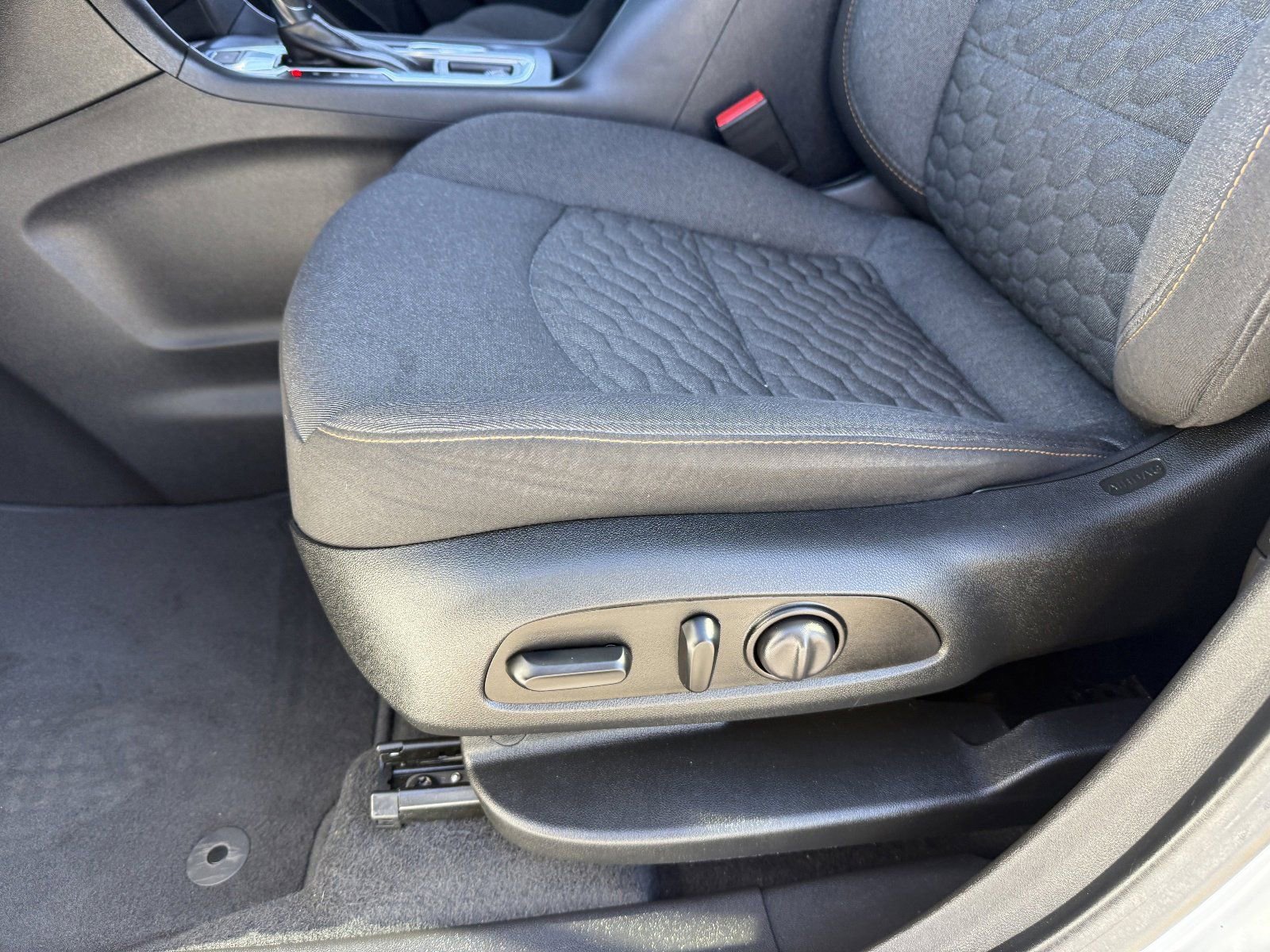 Used 2020 Chevrolet Equinox LT image 21