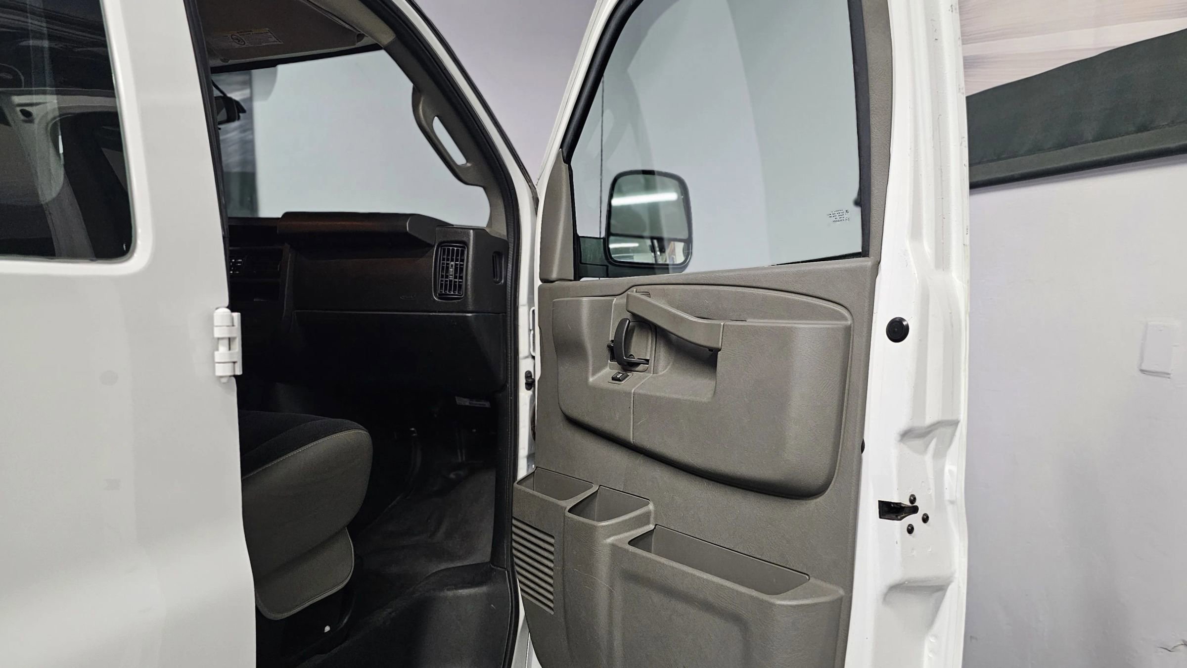 Used 2019 GMC Savana 2500 w/ Driver Convenience Package RWD image 40