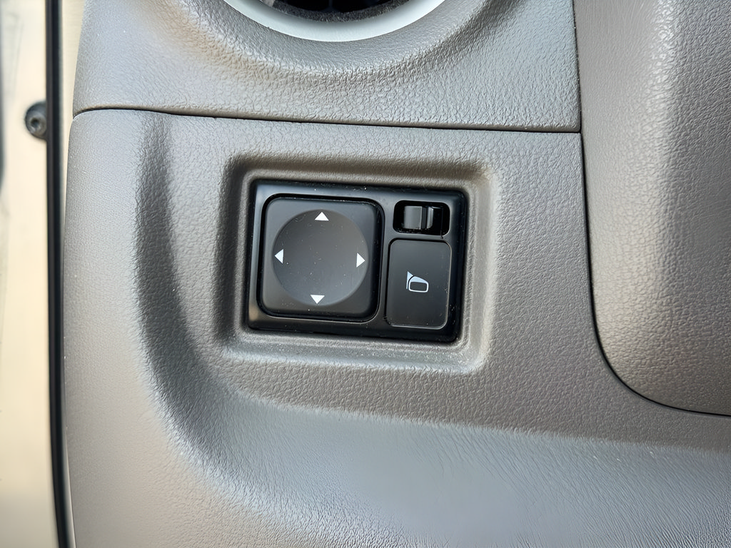 Used 2012 Nissan Versa SV FWD image 15