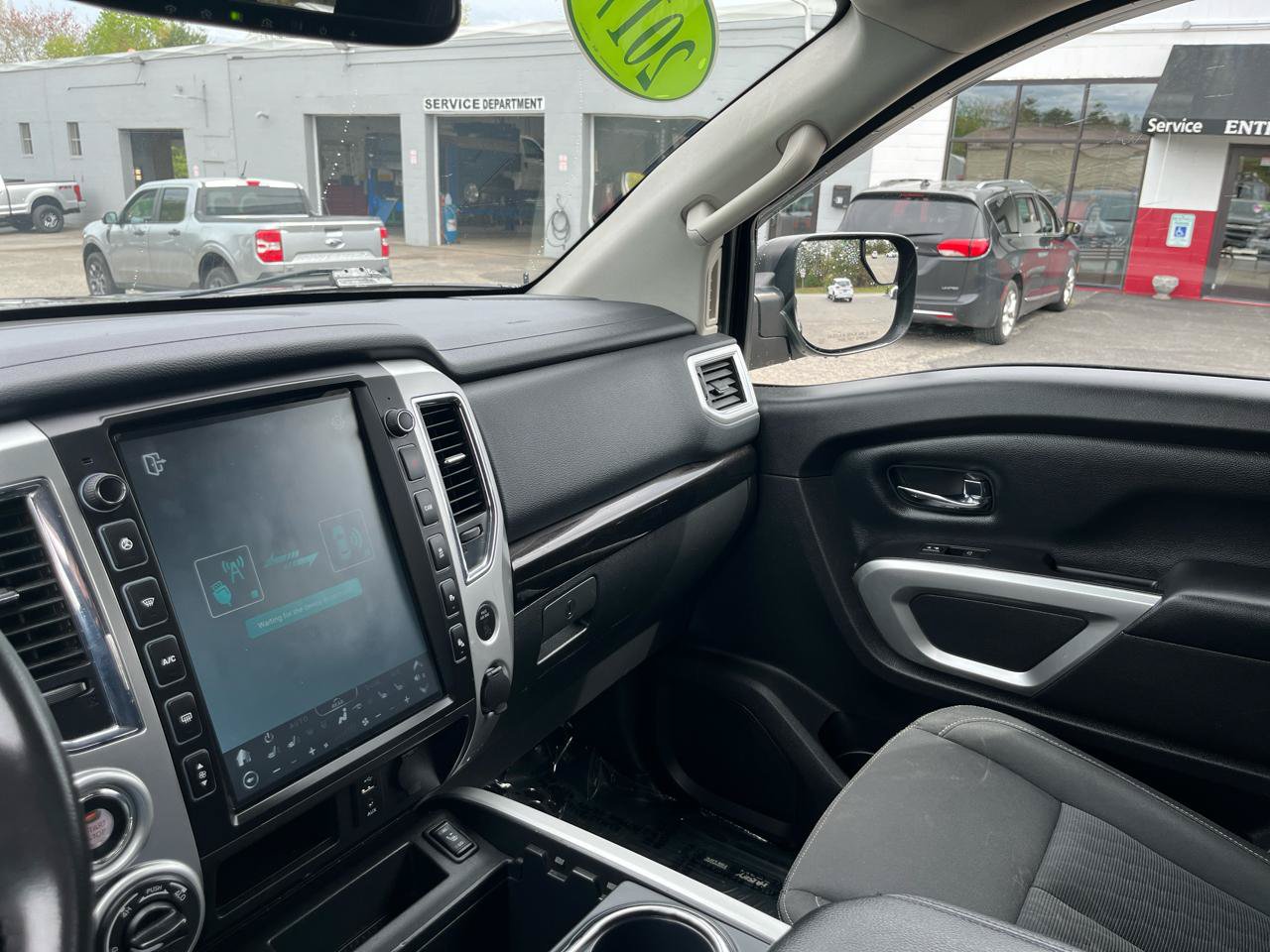 Used 2017 Nissan Titan SV AWD/4WD image 23