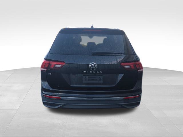 Used 2023 Volkswagen Tiguan SE w/ Panoramic Sunroof Package FWD image 7