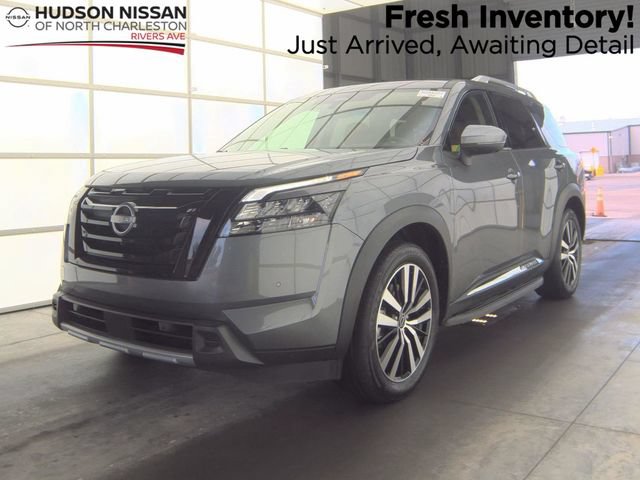 Used 2025 Nissan Pathfinder Platinum w/ Black Appearance Package