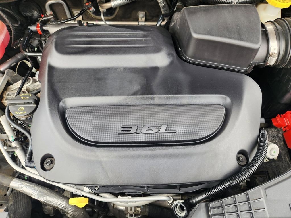 Used 2023 Chrysler Pacifica Touring-L image 32