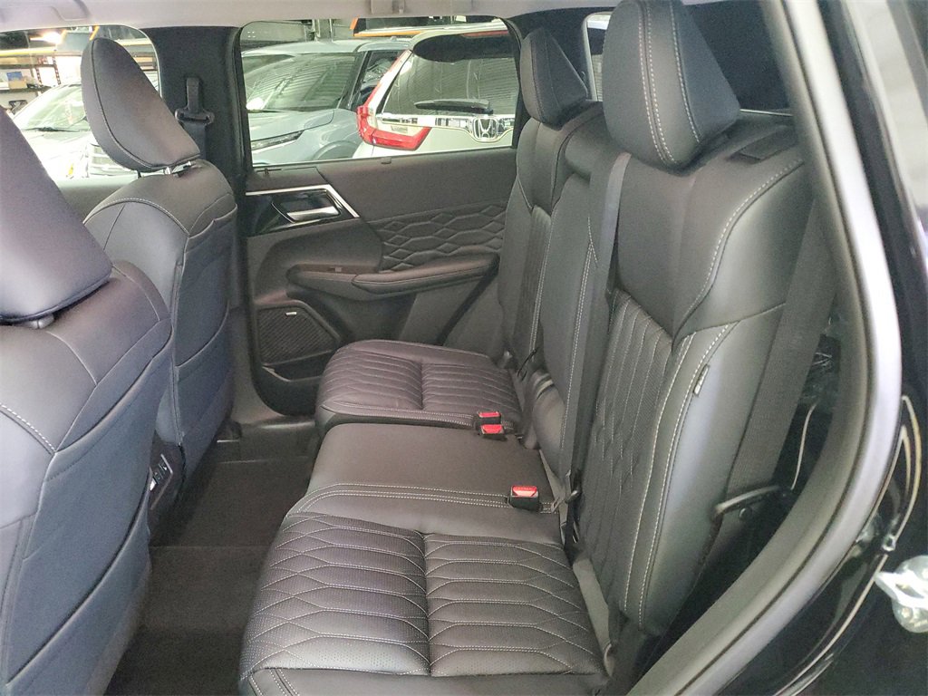 New 2025 Mitsubishi Outlander SEL image 11