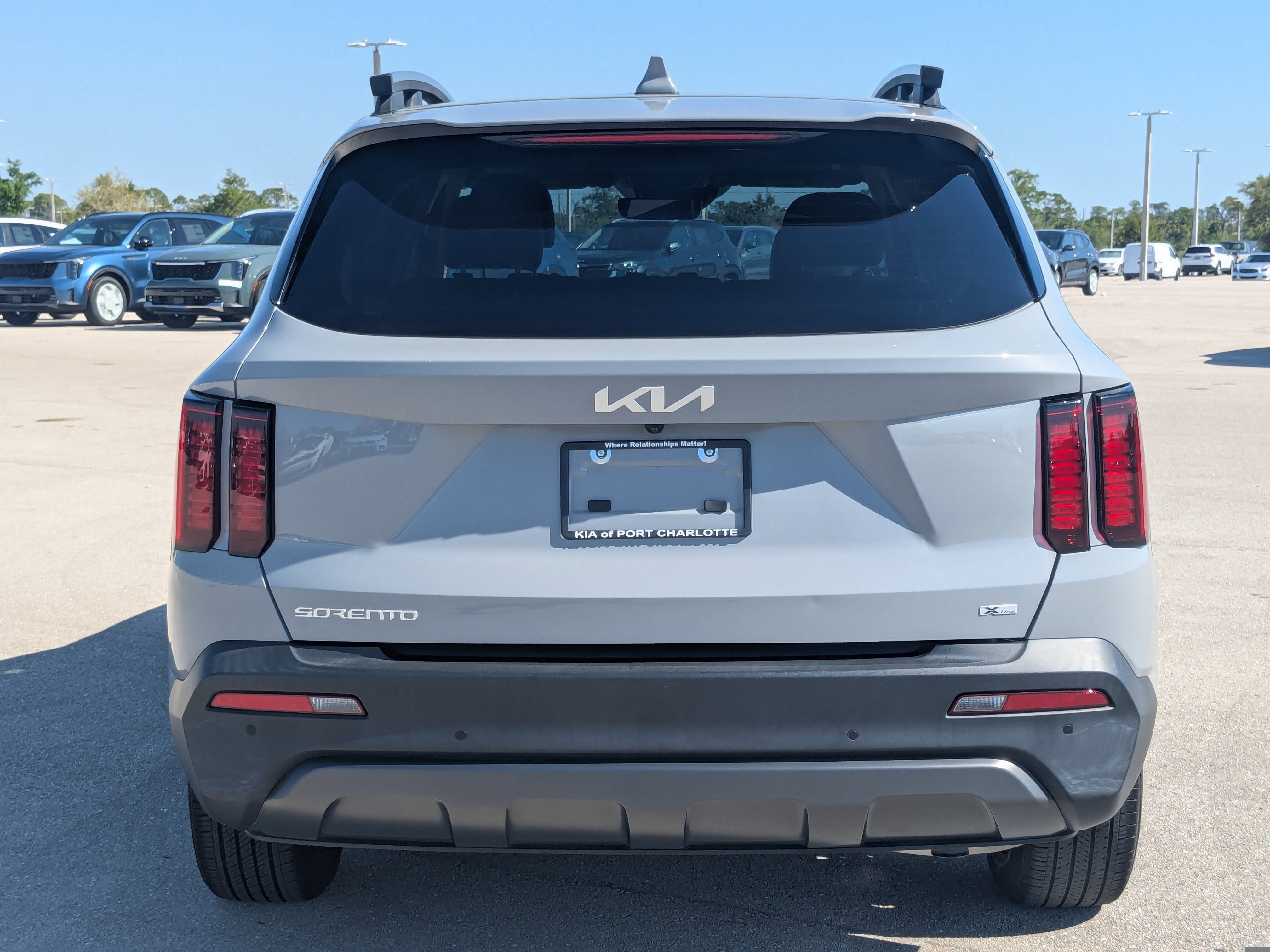 Used 2023 Kia Sorento S w/ Panoramic Sunroof Package image 6