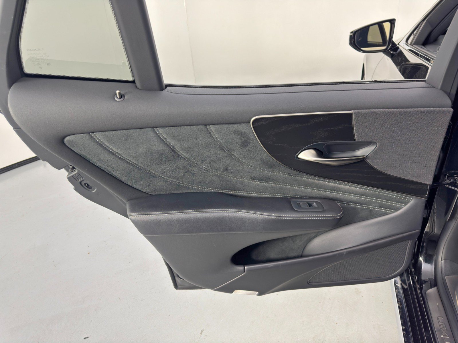 Used 2021 Lexus LS 500 w/ Cold Weather Package (CK) RWD image 46