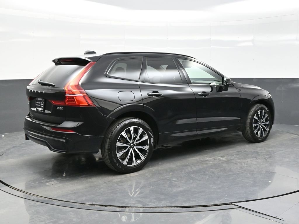 Used 2025 Volvo XC60 B5 Plus AWD/4WD image 7