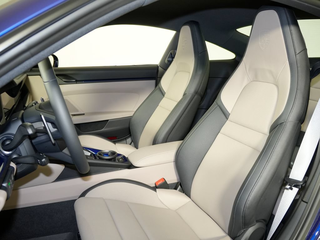 Certified 2025 Porsche 911 Carrera RWD image 5