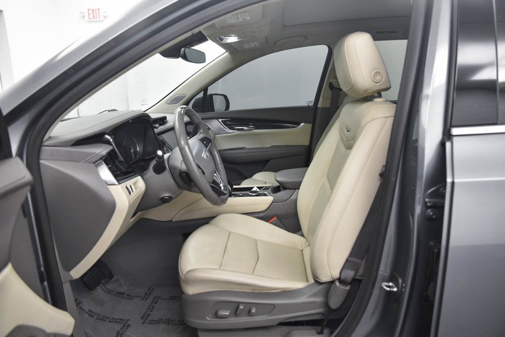 Used 2022 Cadillac XT6 Premium Luxury image 11