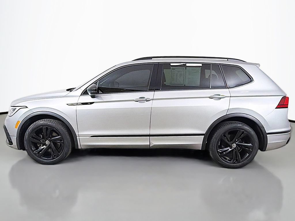 Used 2023 Volkswagen Tiguan SE R-Line FWD image 16