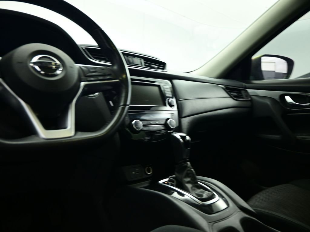 Used 2018 Nissan Rogue SV image 56