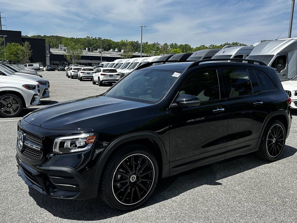 Certified 2023 Mercedes-Benz GLB 250 w/ AMG Line image 3