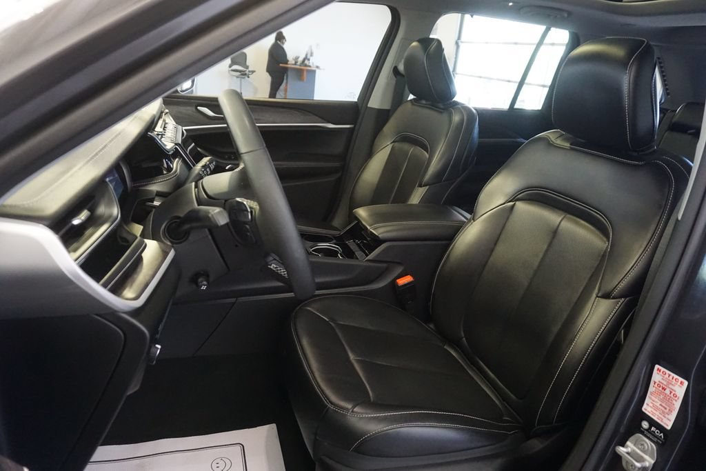 Used 2023 Jeep Grand Cherokee 4WD 4xe w/ Luxury Tech Group II image 22