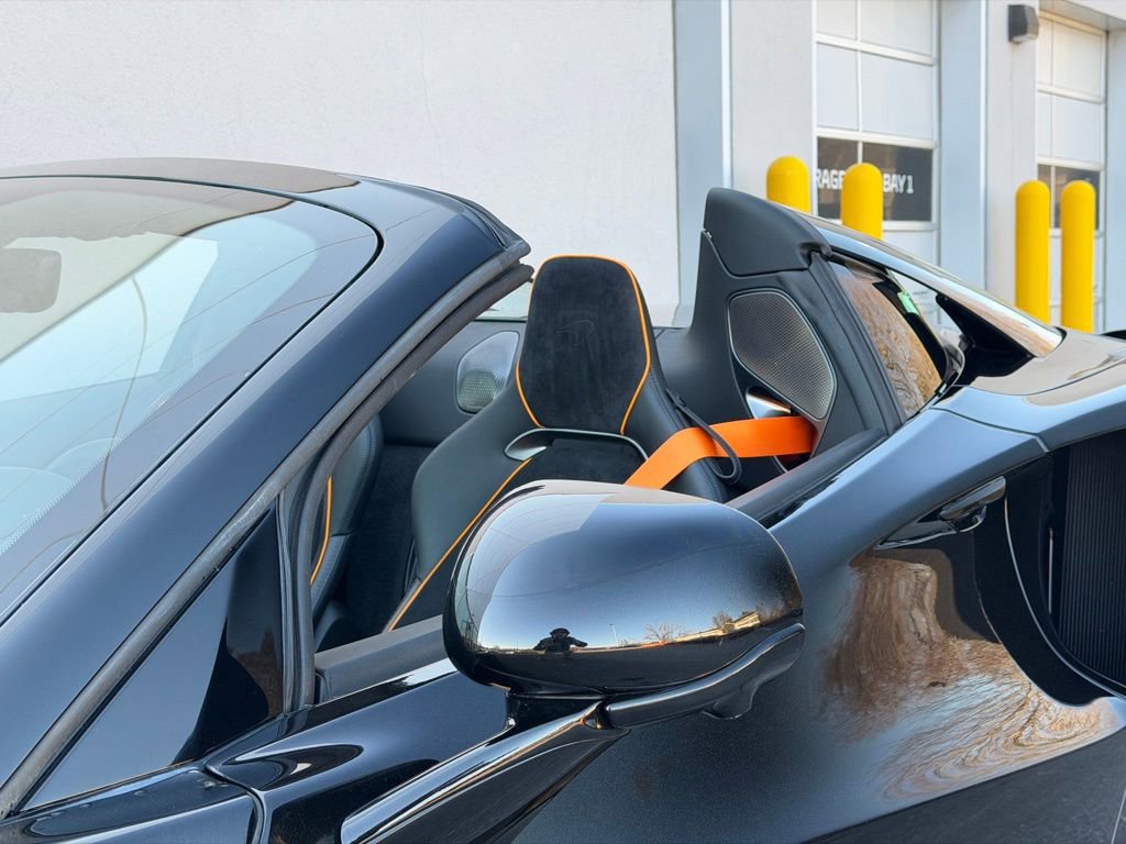 Used 2025 McLaren Artura Spider image 9