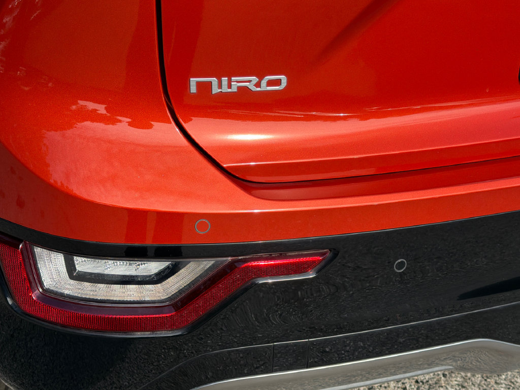 Used 2023 Kia Niro Wave w/ Wave Preserve Package FWD image 5