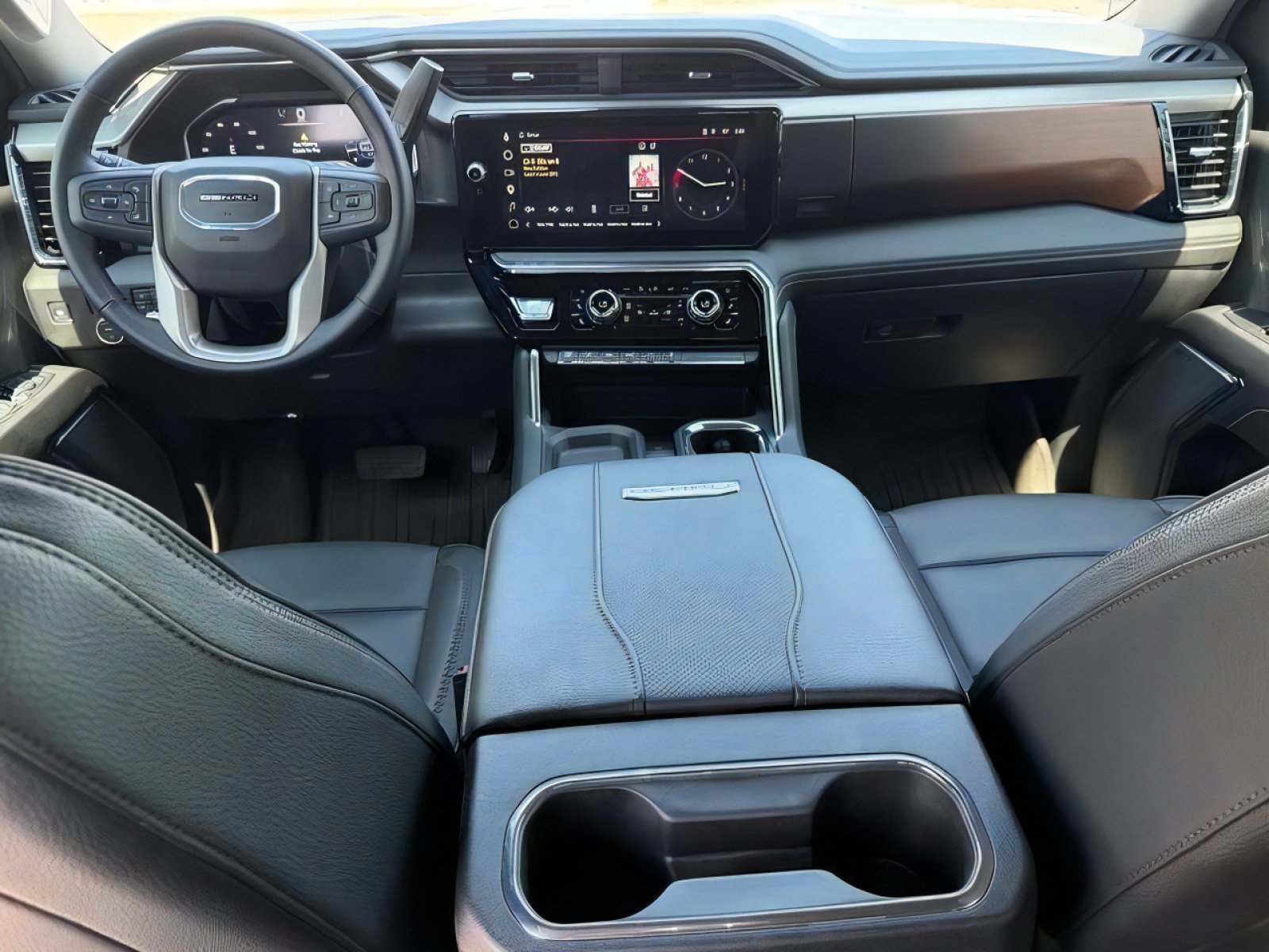 Used 2024 GMC Sierra 3500 Denali w/ Technology Package AWD/4WD image 17