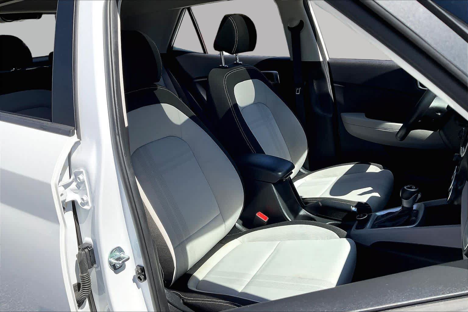 Used 2025 Hyundai Venue SEL FWD image 9