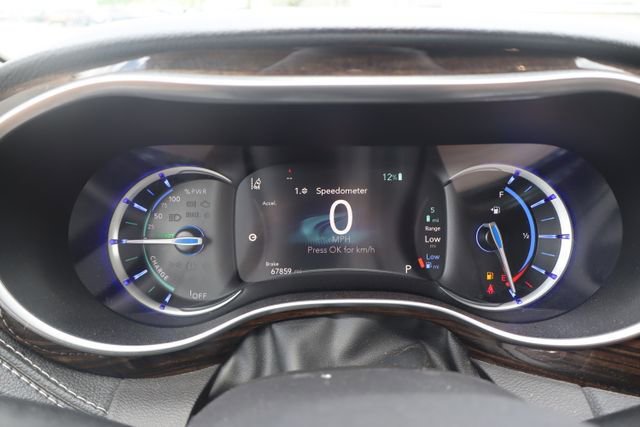 Used 2023 Chrysler Pacifica Limited FWD image 17