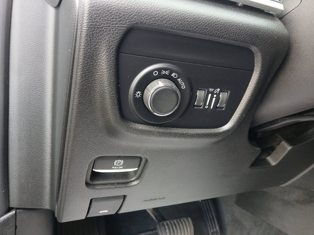 Certified 2023 Jeep Grand Cherokee Laredo X image 35