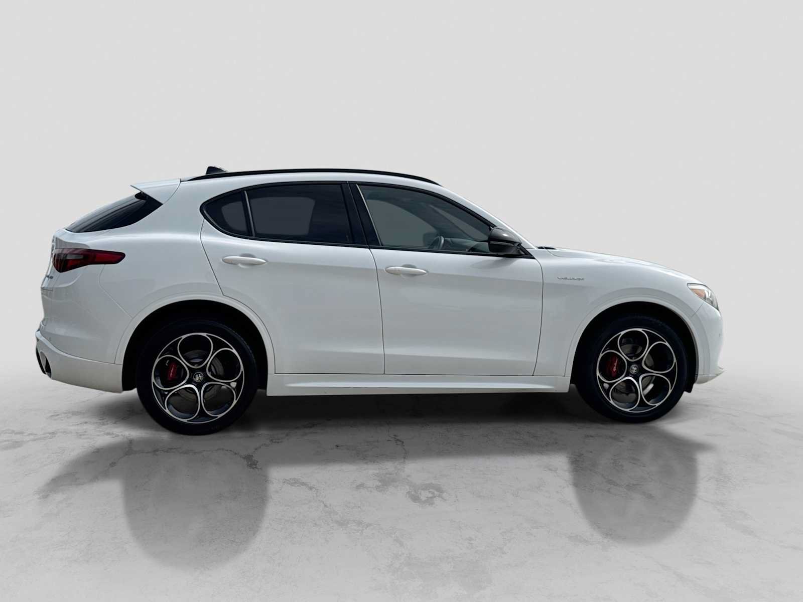 Used 2023 Alfa Romeo Stelvio Veloce AWD/4WD image 7