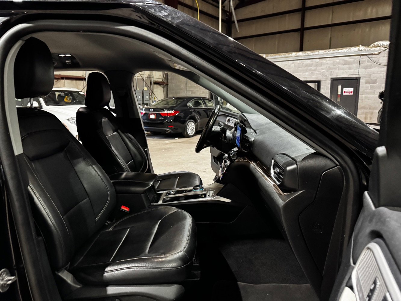 Used 2021 Ford Explorer Limited AWD/4WD image 26