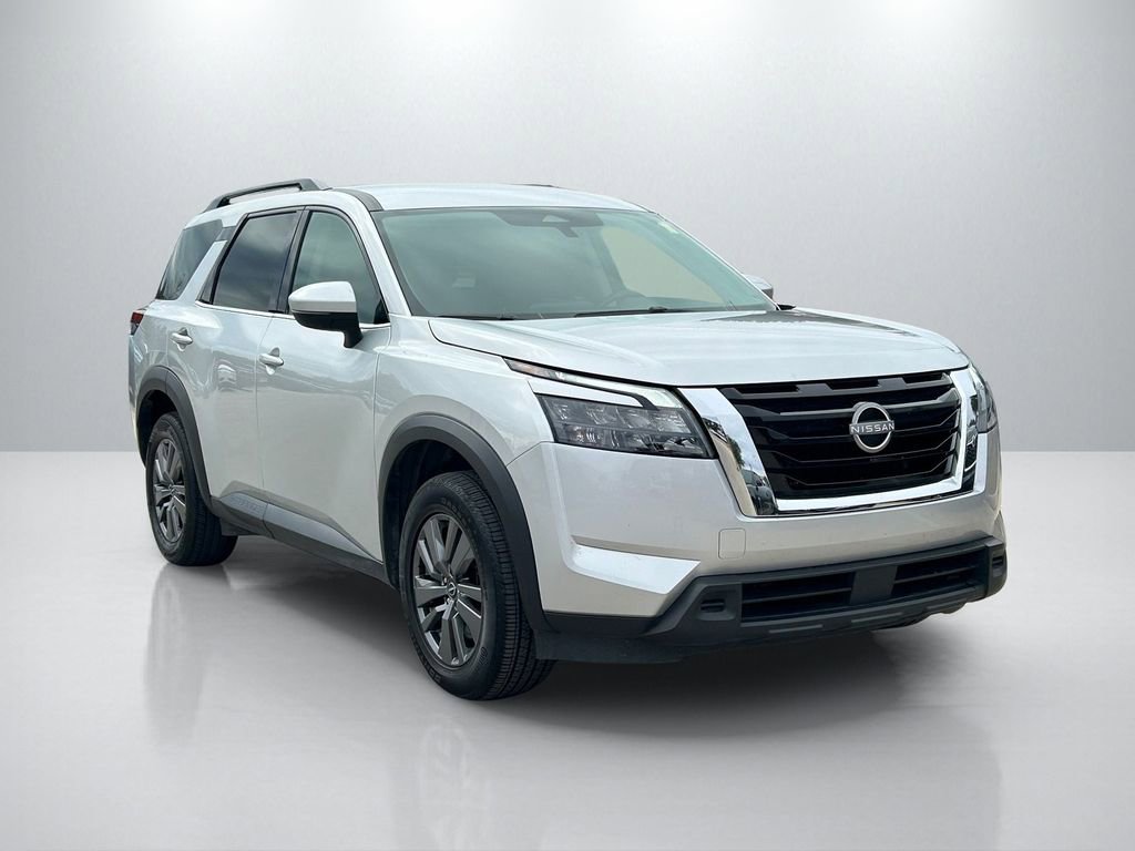 Used 2024 Nissan Pathfinder SV image 3