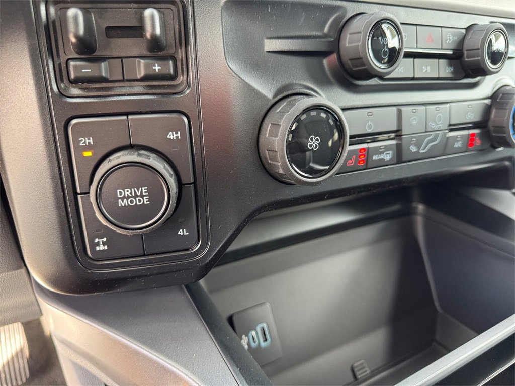 New 2025 Ford F250 XLT w/ Black Appearance Package image 23