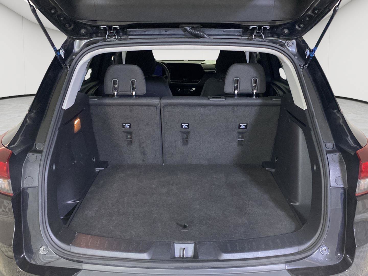 Used 2025 Chevrolet TrailBlazer LT AWD/4WD image 9