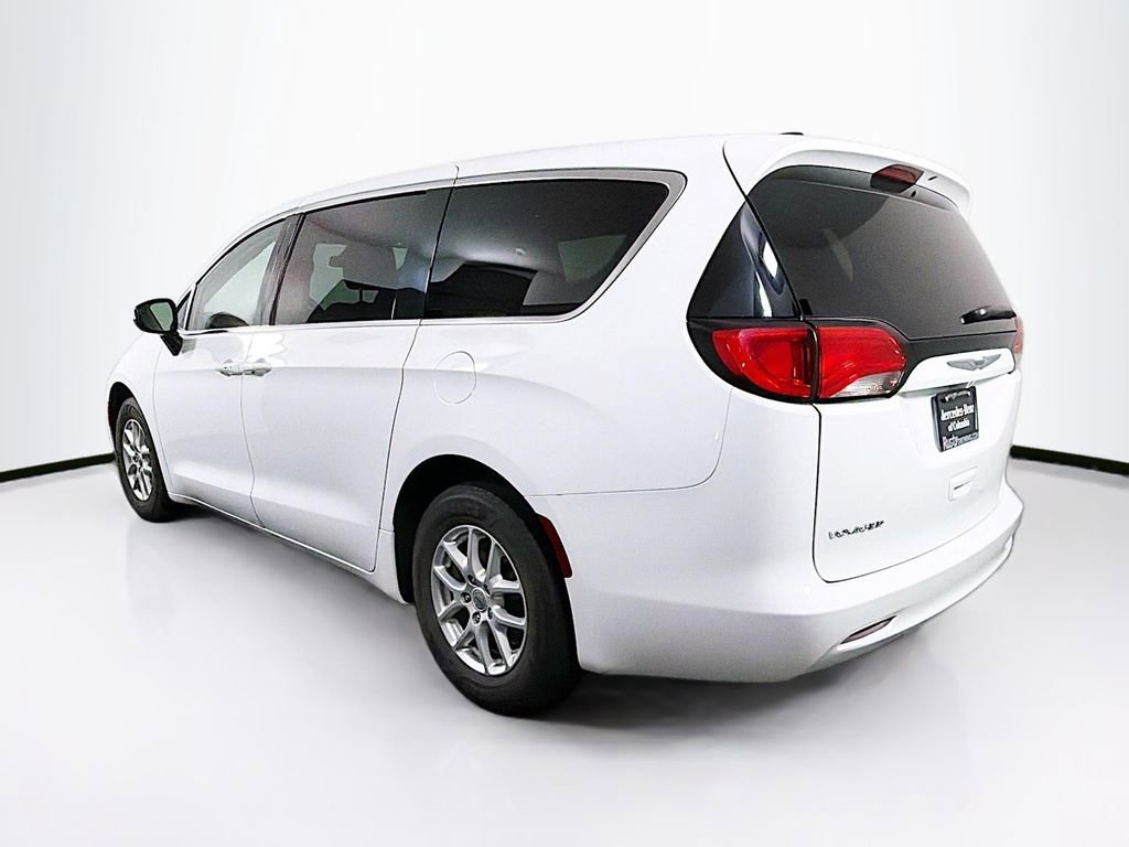 Used 2021 Chrysler Voyager LX image 5