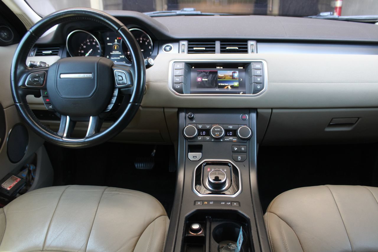 Used 2019 Land Rover Range Rover Evoque SE AWD/4WD image 20