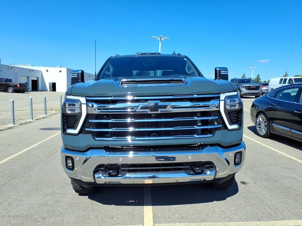 Used 2025 Chevrolet Silverado 2500 LTZ w/ LTZ Convenience Package AWD/4WD image 2