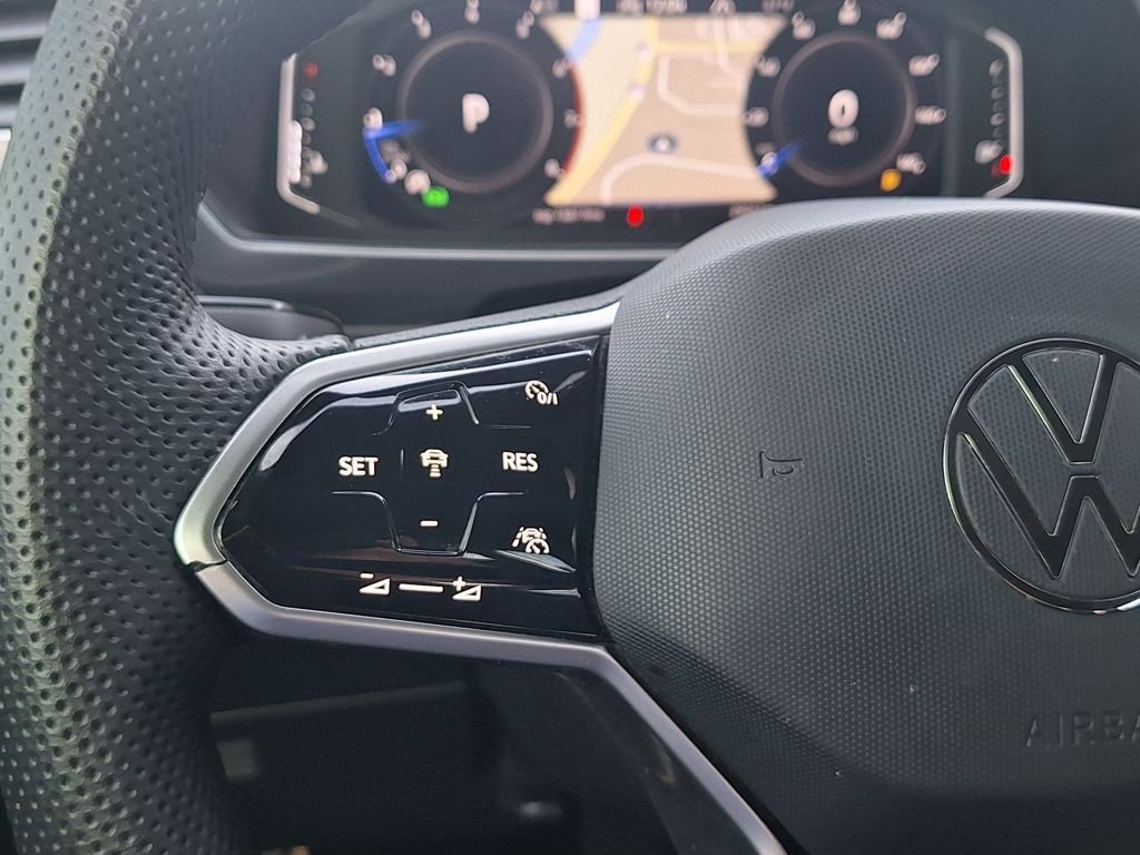 Used 2022 Volkswagen Tiguan SEL R-Line image 15